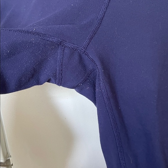 Lululemon Women’s Size 6 High-Waisted Vibrant Navy Crop Leggings 22” - Picture 3 of 7